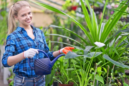 Garden waste sorting and recycling at a sustainable service site
